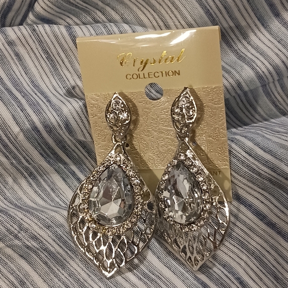 NWT!! Crystal Collection Earrings - Picture 1 of 8